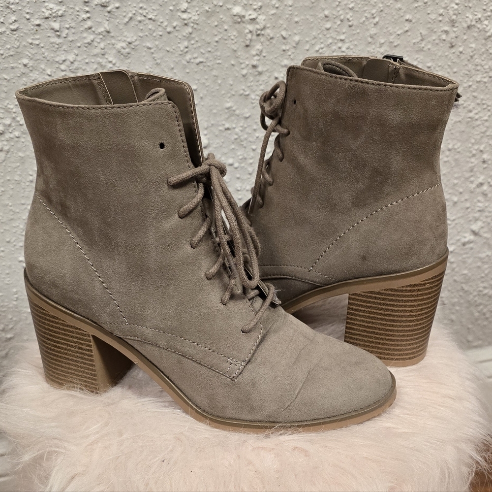 Time and Tru Women's Lace Up Boots - Taupe